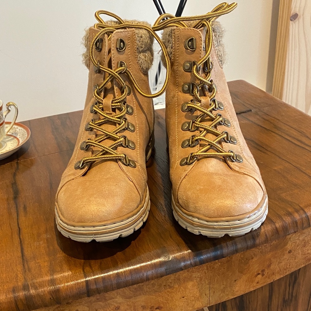 Cliffs by WHITE MOUNTAIN Tan Lace Up Boots
